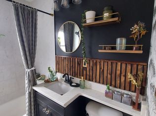 320 Chestnut Ave, Hazel Park, MI 48030