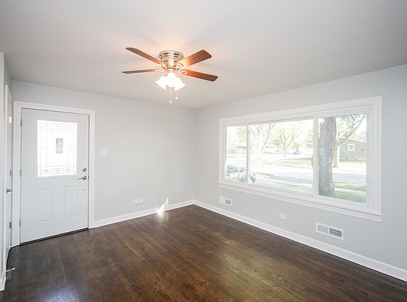 4th image of 26 Blackhawk Dr