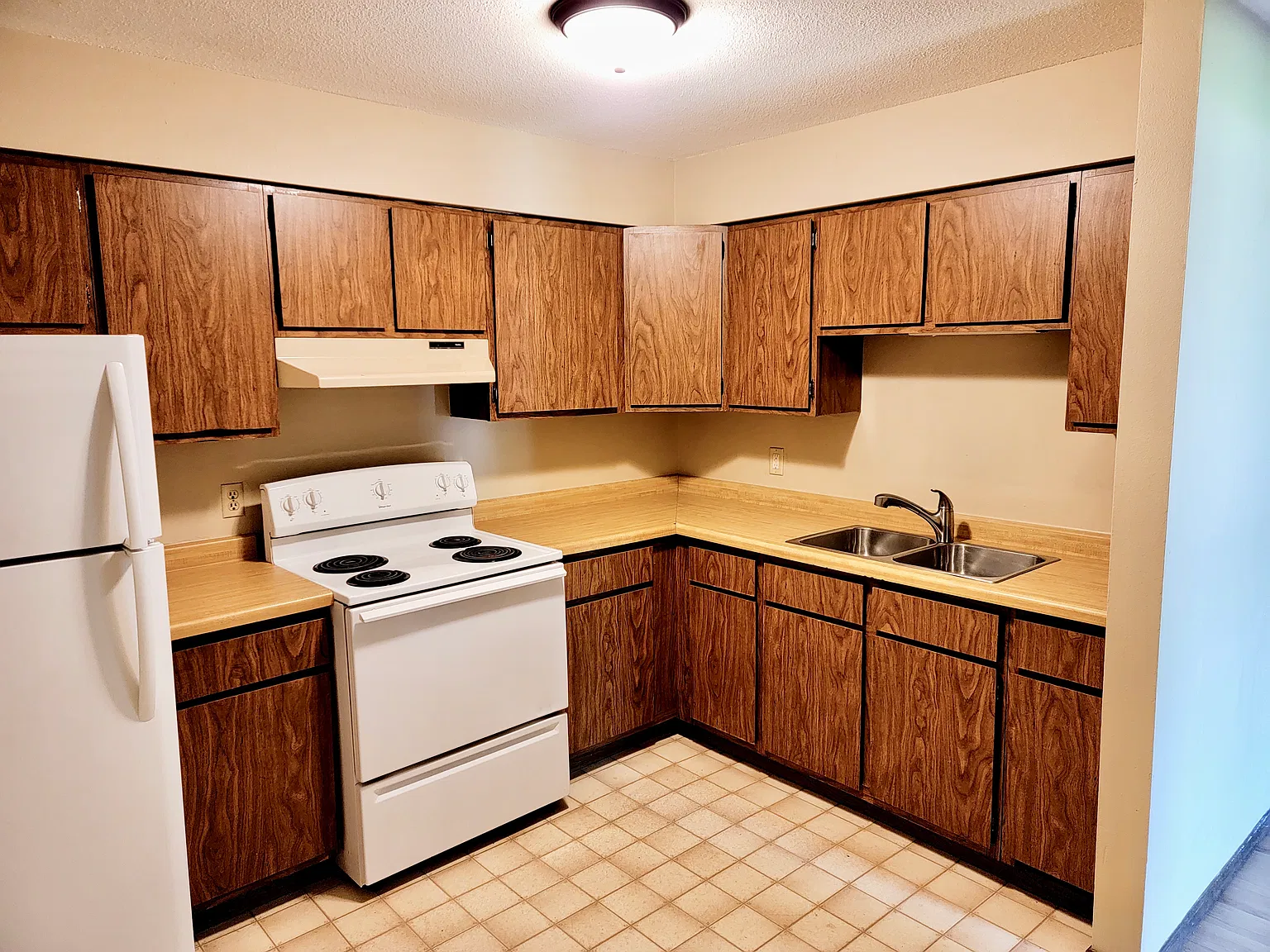 2 bed, 908 sqft, $995 — Photo 2