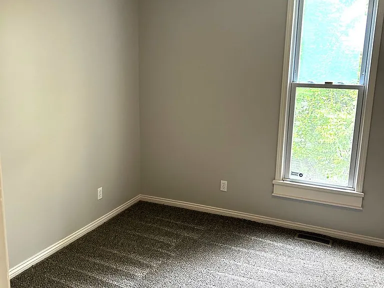 425 E Walnut St — Photo 11