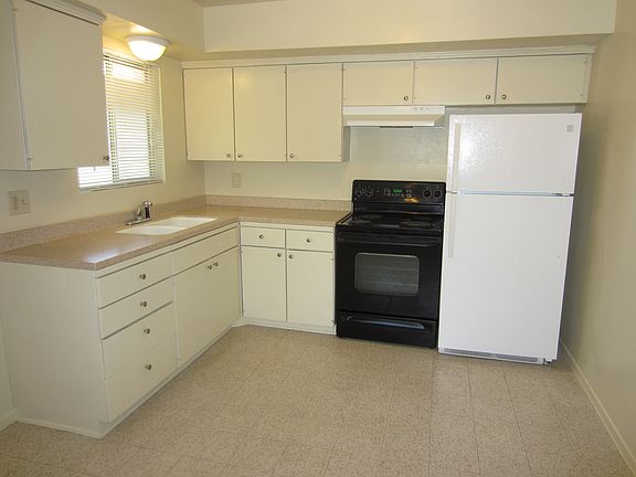 3rd image of 25270 Prospect Ave APT 4