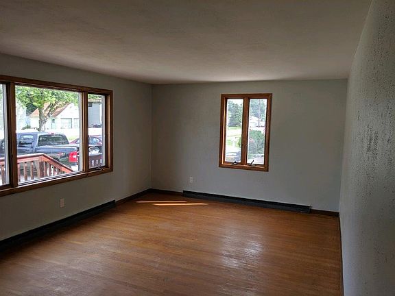 2nd image of 517 S Western Ave
