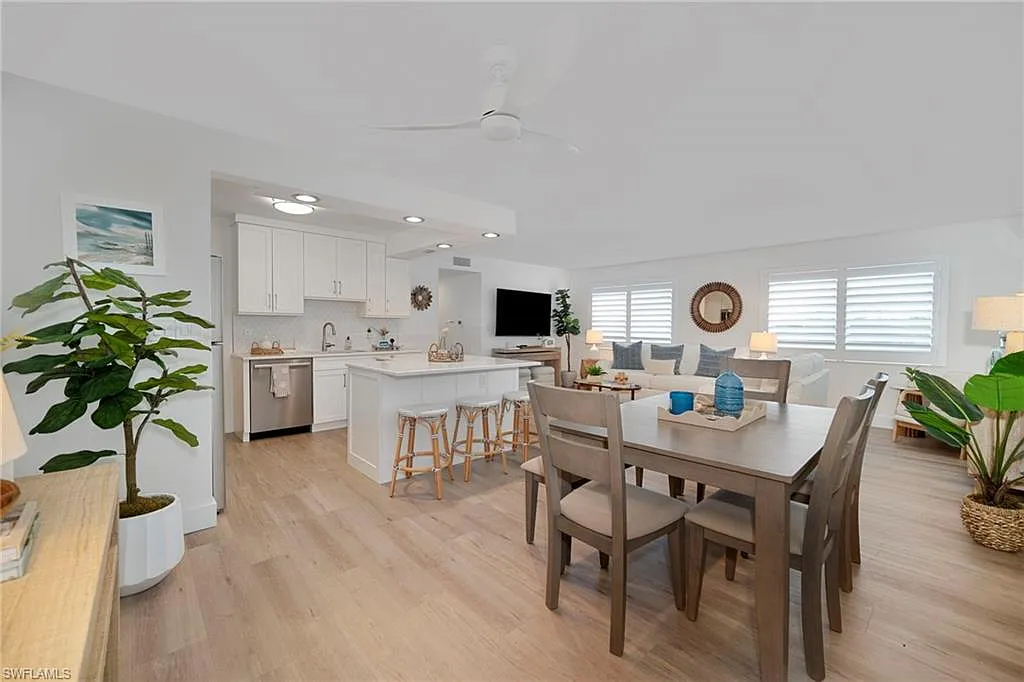 2 bed, 2.0 bath, 1060 sqft, $6,800 — Photo 2