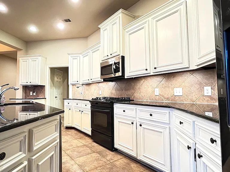 27926 Barberry Banks Ln — Photo 10