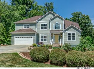 15 Huntington Chase Dr, Asheville, NC 28805