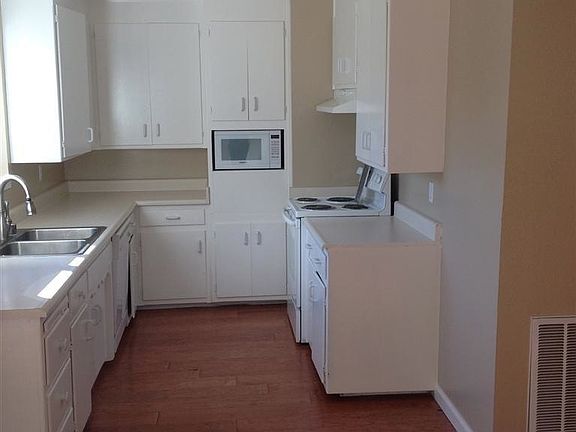 4th image of 3727 Lynhurst Way
