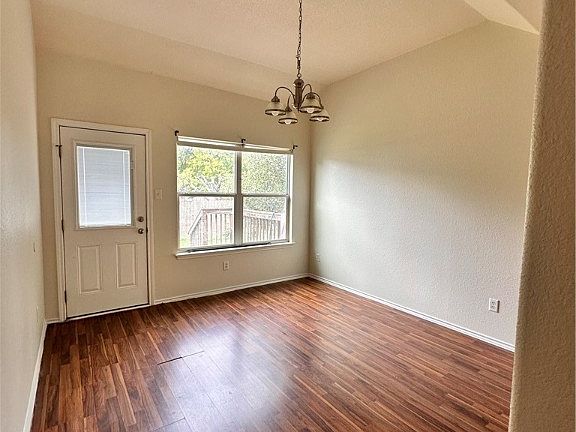 4th image of 2110 Northview Dr