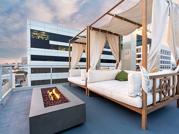 Ultimate Relaxation: Rooftop Cabanas at Riva Apartments Santa Monica