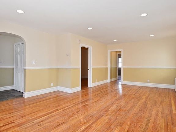 4th image of 400 Union St