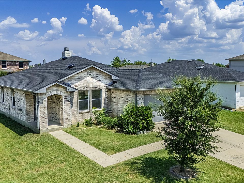 1st image of 2621 Shorecrest Dr