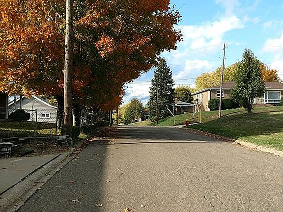 Marie Ave in fall