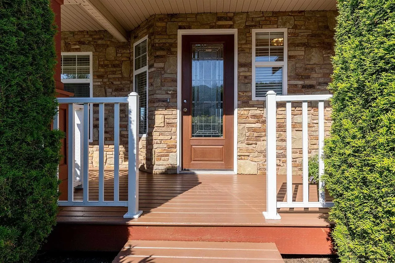 5 bed, 2.5 bath, 3000 sqft, $3,800 — Photo 2