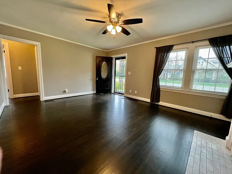 3922 Grandview Ave — Photo 2