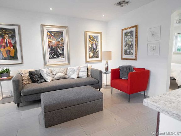 4th image of 615 NE 10th Ave #109A