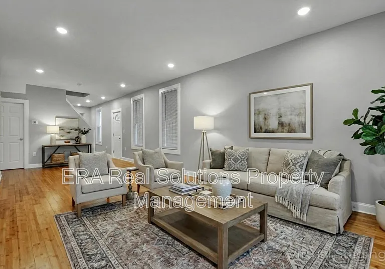 741 E Mound St — Photo 2