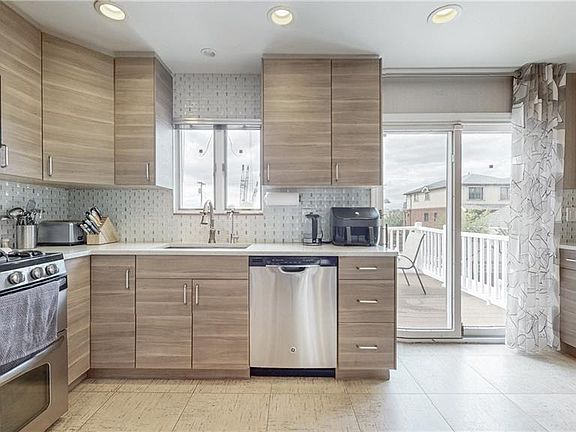 3rd image of 2246 E 70th St
