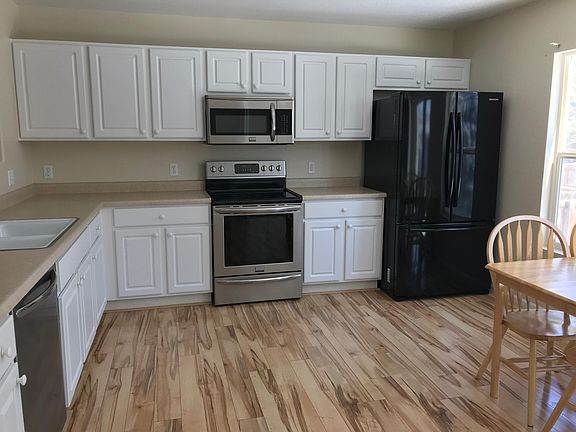 Lots of cabinet space in this good-sized kitchen!