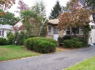 2094 Stirrup Path, Seaford, NY 11783
