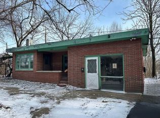 4013 Cambridge St, Des Moines, IA 50313
