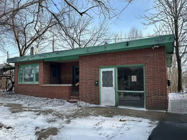 4013 Cambridge St, Des Moines, IA 50313