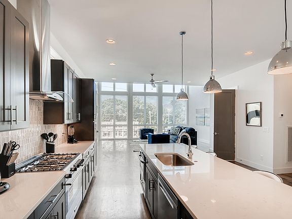 4th image of 2725 Westwood Dr #D