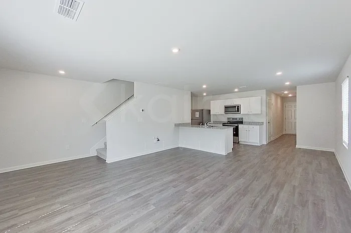 3 bed, 2.5 bath, 1522 sqft, $1,595 — Photo 3