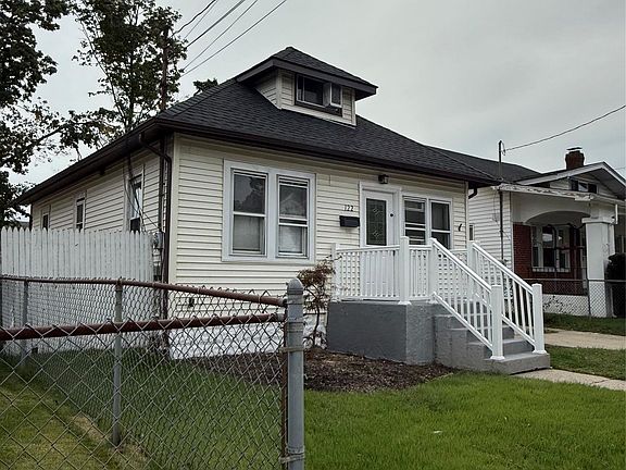 3rd image of 122 Dehnhoff Avenue