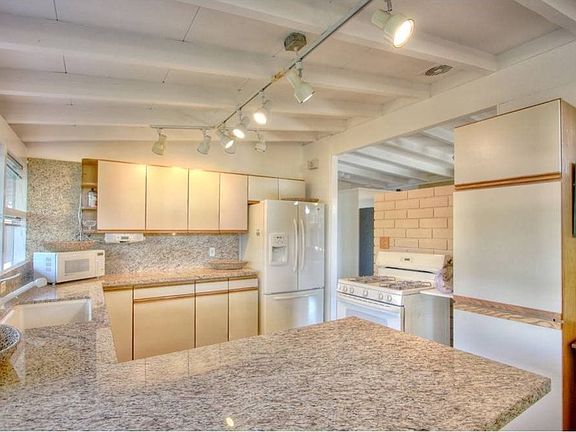 4th image of 3091 Atherton Dr