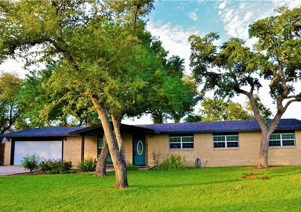 1st image of 218 Myrtle Ln