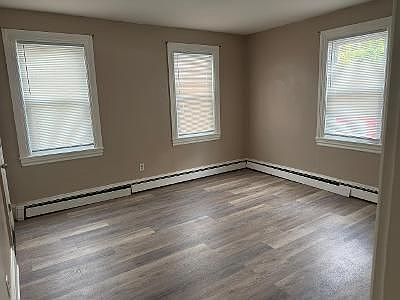 3rd image of 928 Branch Ave