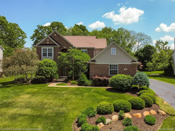 720 Donald Dr, Highland, MI 48356