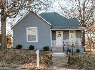 1018 N 10th St, Atchison, KS 66002