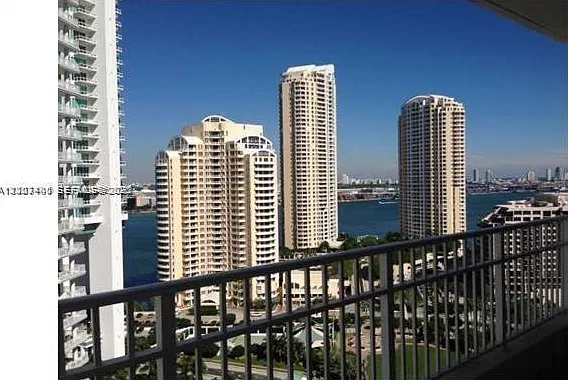 Courvoisier Courts Condo — Photo 1
