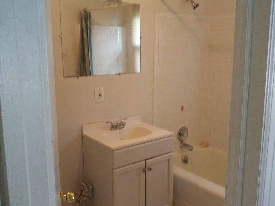 2nd image of 201 Packard Ave APT 4