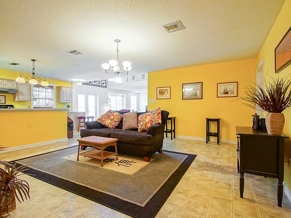 4th image of 2127 Taft Park