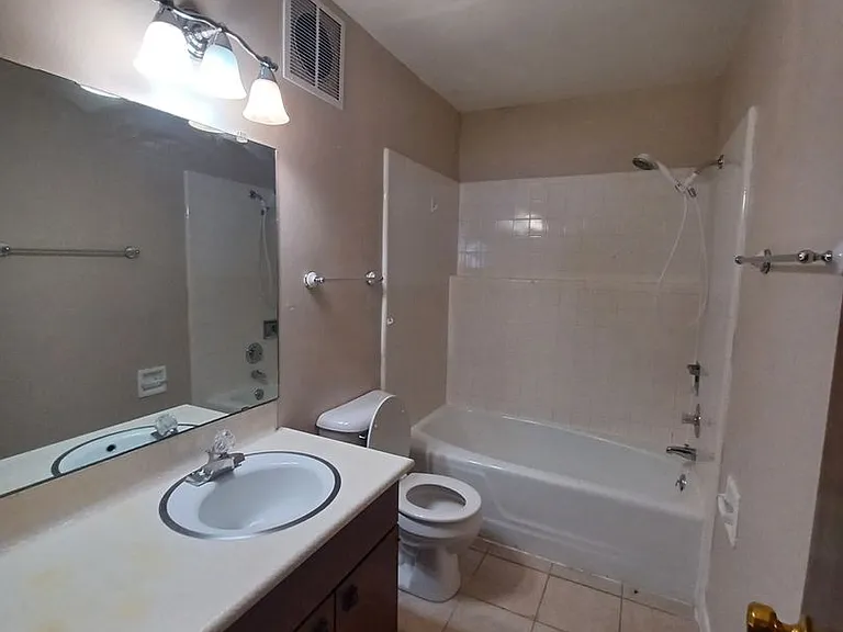 1293 Colonial Pkwy — Photo 12