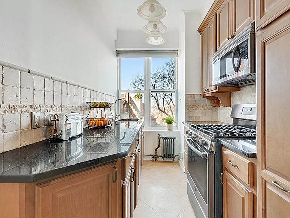 2nd image of 35 Prospect Park W APT 4D
