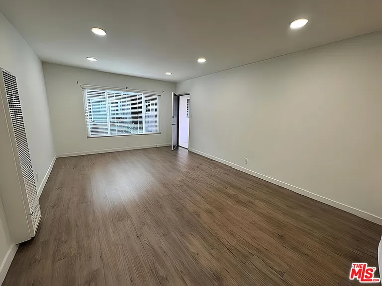 228 S Mariposa Ave #2 — Photo 12