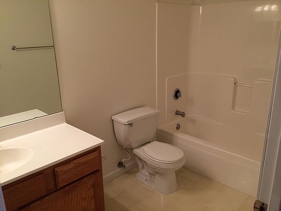 4th image of 900 Woodhill Ct
