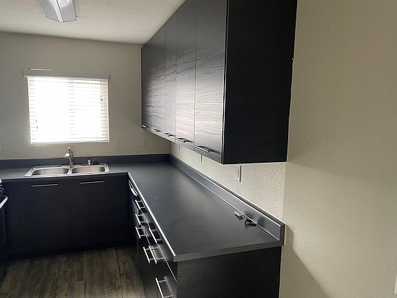3rd image of 510 N Clementine St #5