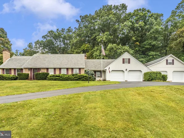11787 Woodlea Dr, Waynesboro, PA 17268