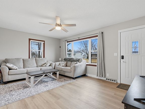 4th image of 1063 Eisenhower Rd