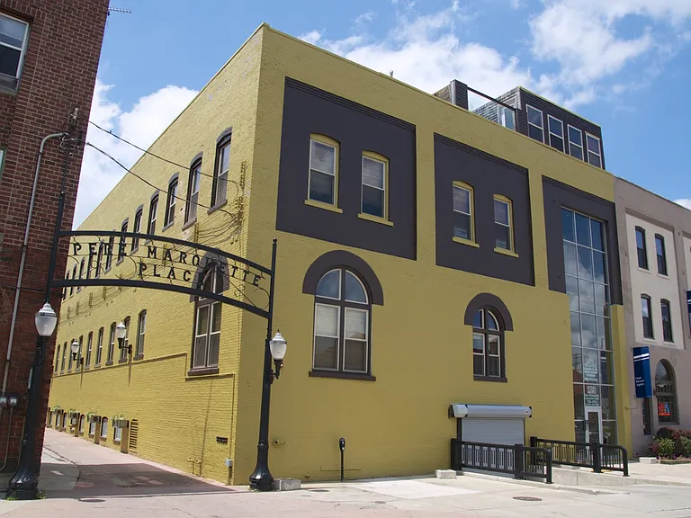 Case Exterior C