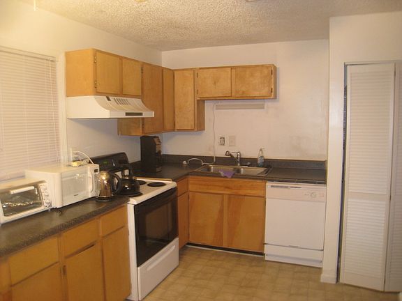 Kitchen, previous tenant