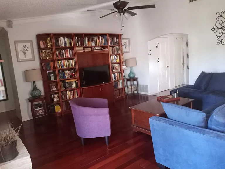 8402 Roan Ln — Photo 6