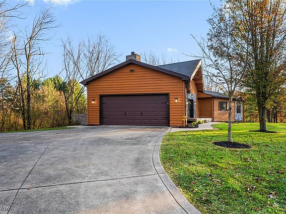 3rd image of 4930 Fox Haven Dr