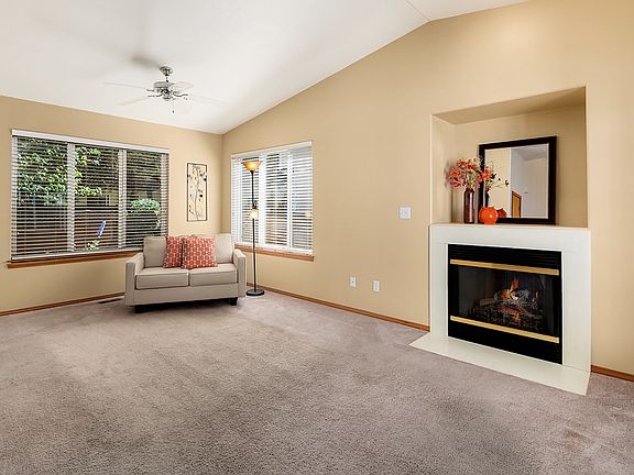 2nd image of 15569 Mulberry Dr SE