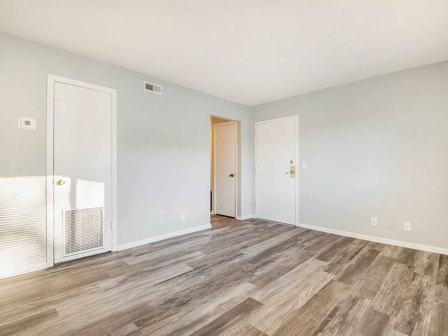 901 James Pkwy — Photo 4