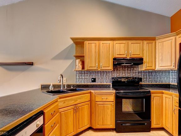 5th image of 1015 Poplar St