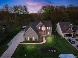27091 Hickory St, Harrison Township, MI